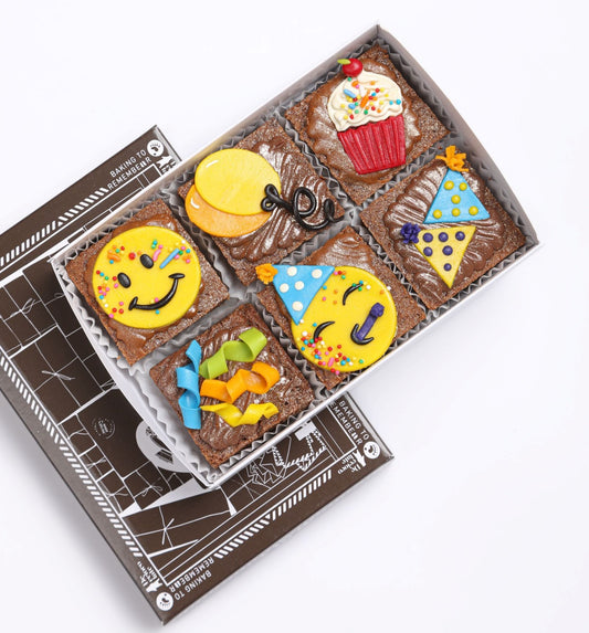 Caja x6 brownies emojis de cumpleaños